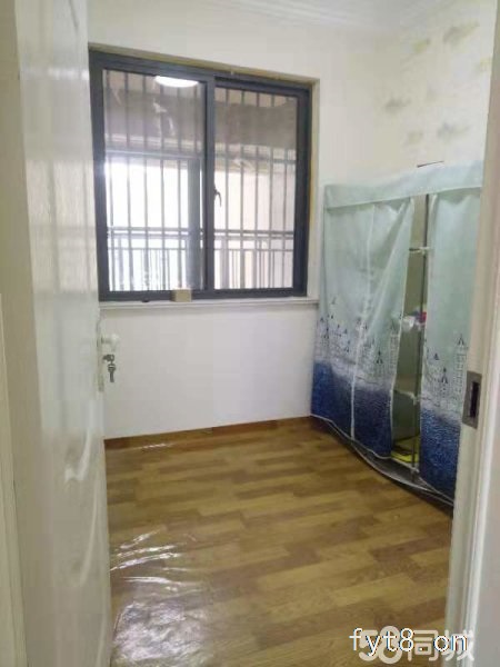 中央豪景 电梯十楼 赠送10平方 四室一卫