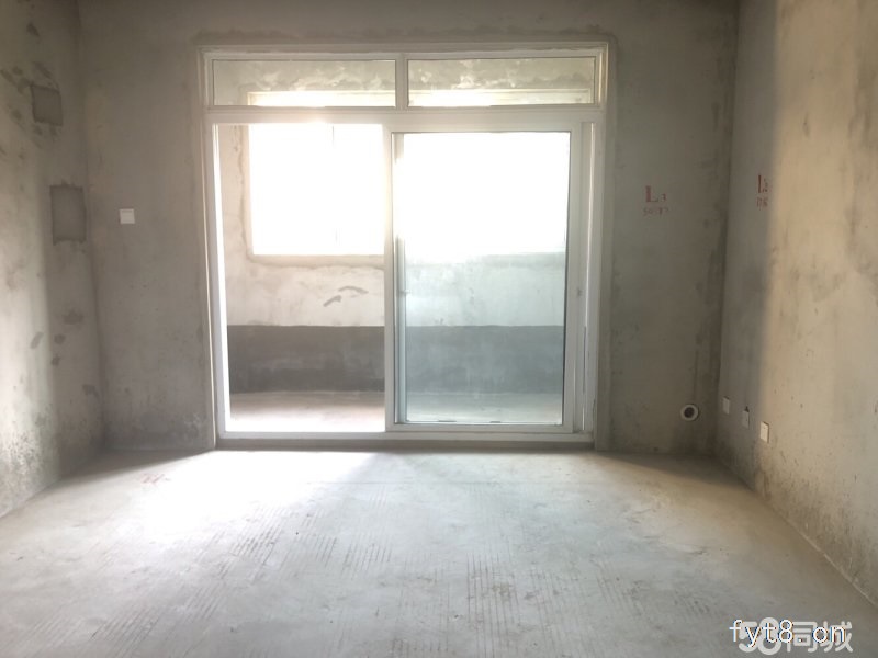 和顺小区电梯房117平方两梯三户边套低层采光好南北通透三室